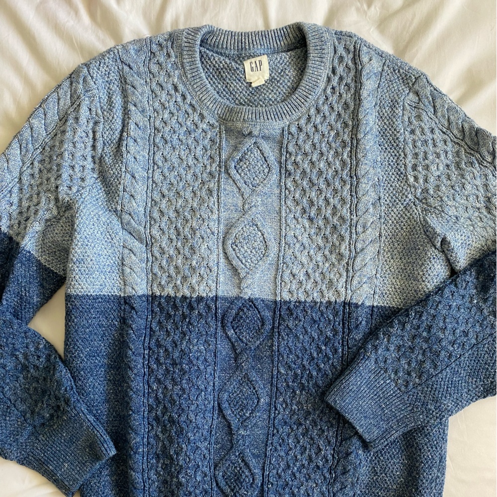 sweater from Gap ( size M) Excellent condition